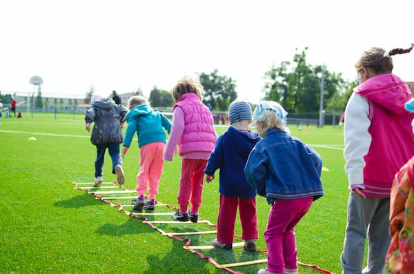 10 til udendørs lege - Sjov for børn